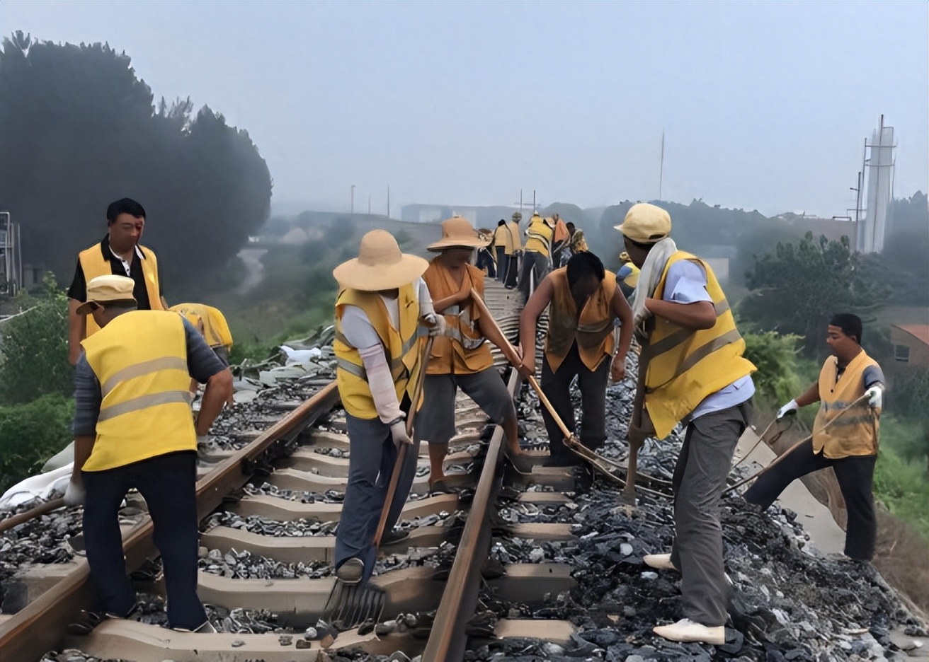 飞天光电第二代列车接近报警系统:守护铁路施工安全,创新科技赋能